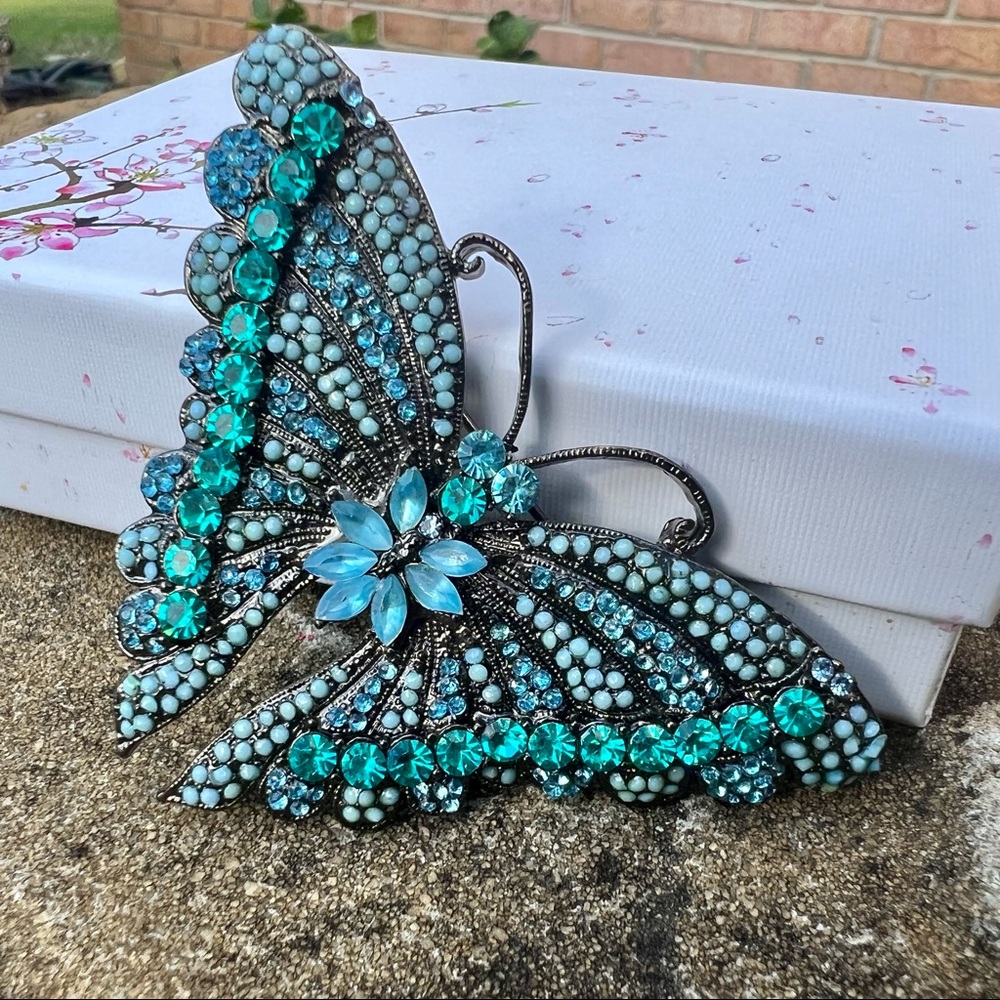 Glittering teal blue crystal butterfly - Picture 6 of 6